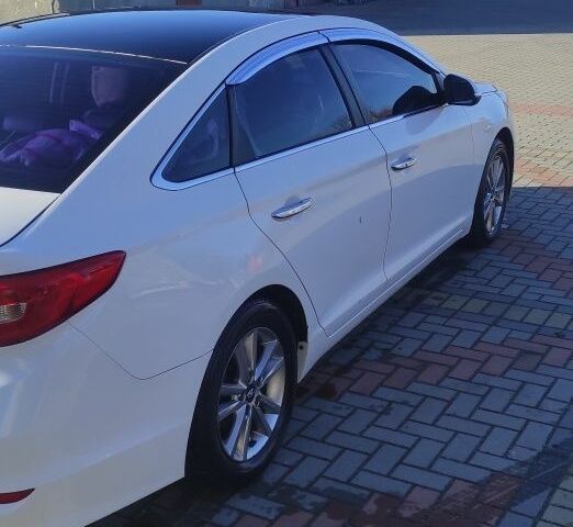 Белый Хендай Соната, объемом двигателя 2 л и пробегом 84 тыс. км за 10000 $, фото 4 на Automoto.ua