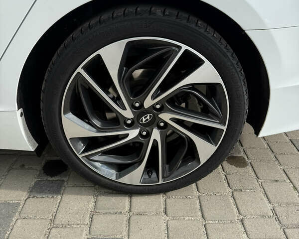 Белый Хендай Соната, объемом двигателя 2.36 л и пробегом 195 тыс. км за 8850 $, фото 16 на Automoto.ua