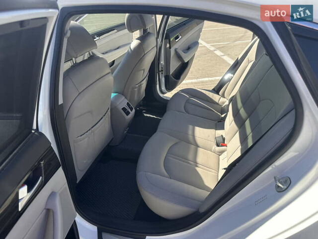 Белый Хендай Соната, объемом двигателя 2.36 л и пробегом 79 тыс. км за 17200 $, фото 26 на Automoto.ua