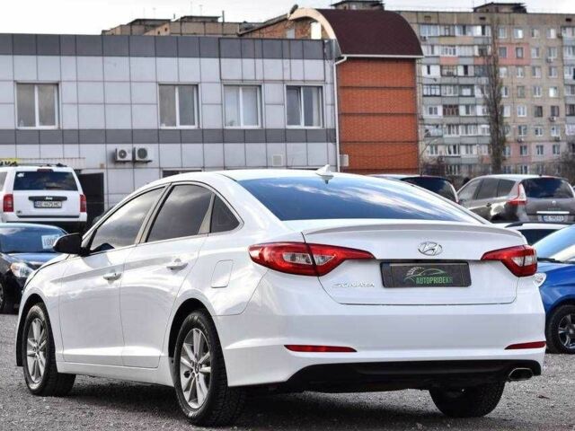 Белый Хендай Соната, объемом двигателя 2.4 л и пробегом 165 тыс. км за 9650 $, фото 3 на Automoto.ua