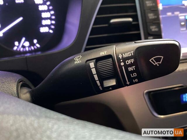 Белый Хендай Соната, объемом двигателя 2 л и пробегом 263 тыс. км за 13200 $, фото 18 на Automoto.ua