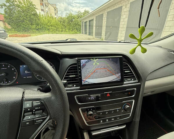 Белый Хендай Соната, объемом двигателя 2.36 л и пробегом 195 тыс. км за 8850 $, фото 20 на Automoto.ua