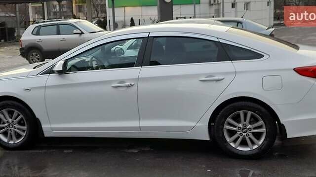 Білий Хендай Соната, об'ємом двигуна 2 л та пробігом 303 тис. км за 11500 $, фото 3 на Automoto.ua
