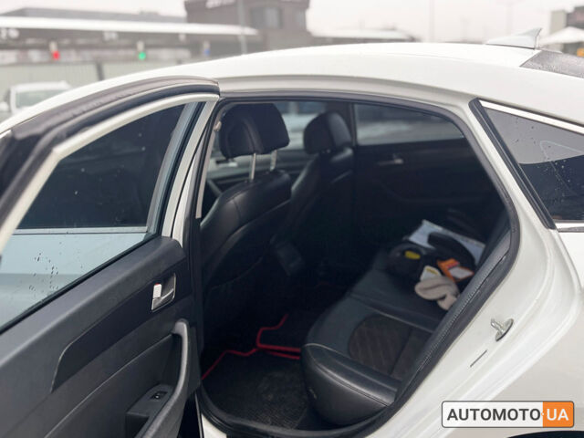 Белый Хендай Соната, объемом двигателя 2.4 л и пробегом 193 тыс. км за 11500 $, фото 22 на Automoto.ua