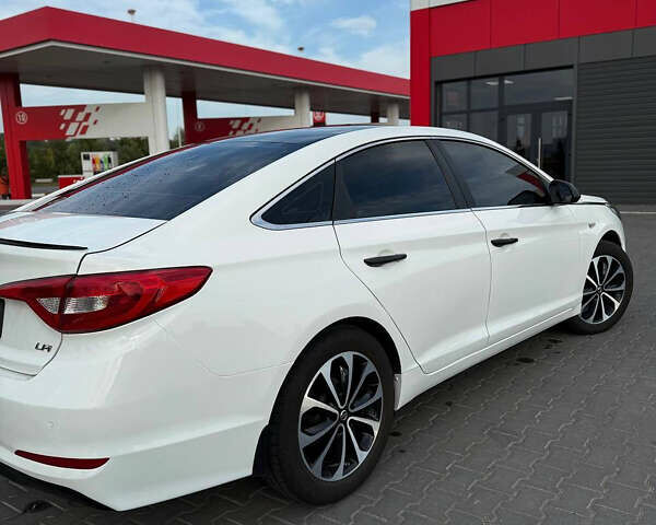 Білий Хендай Соната, об'ємом двигуна 2 л та пробігом 400 тис. км за 10800 $, фото 8 на Automoto.ua
