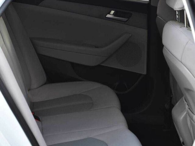 Белый Хендай Соната, объемом двигателя 2.4 л и пробегом 165 тыс. км за 9650 $, фото 14 на Automoto.ua