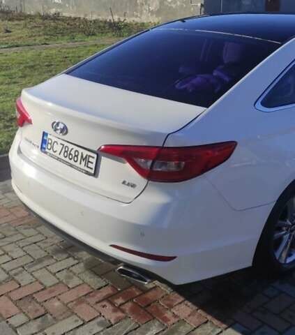 Белый Хендай Соната, объемом двигателя 2 л и пробегом 180 тыс. км за 10500 $, фото 4 на Automoto.ua