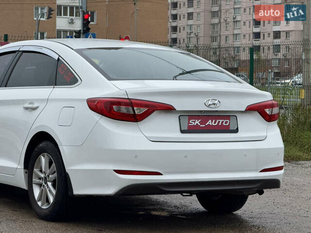 Белый Хендай Соната, объемом двигателя 2 л и пробегом 355 тыс. км за 9900 $, фото 56 на Automoto.ua