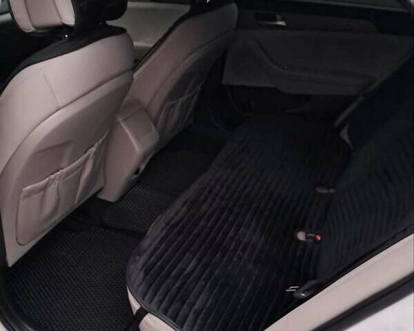 Белый Хендай Соната, объемом двигателя 2.4 л и пробегом 184 тыс. км за 10900 $, фото 21 на Automoto.ua