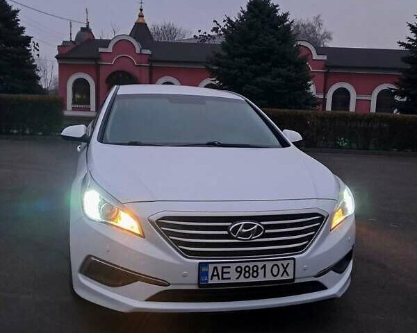 Белый Хендай Соната, объемом двигателя 2.4 л и пробегом 184 тыс. км за 10900 $, фото 1 на Automoto.ua