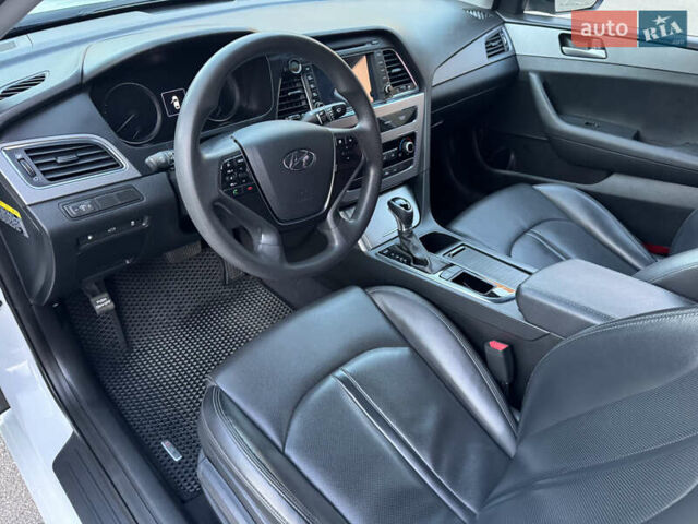 Білий Хендай Соната, об'ємом двигуна 2 л та пробігом 161 тис. км за 9999 $, фото 24 на Automoto.ua