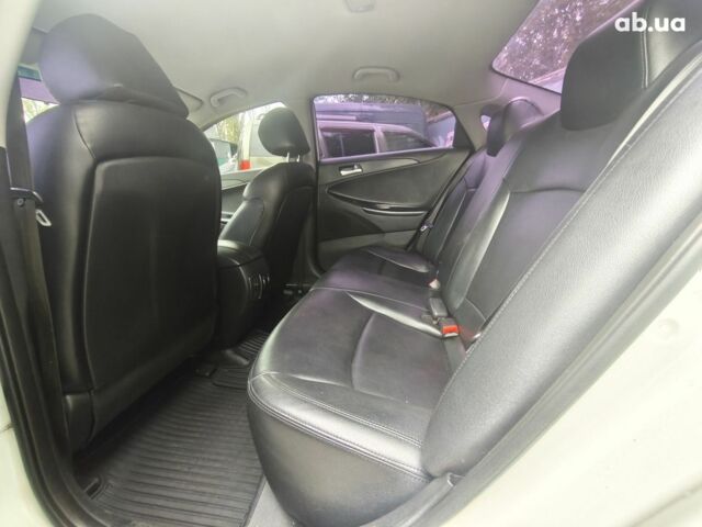 Білий Хендай Соната, об'ємом двигуна 2 л та пробігом 338 тис. км за 8500 $, фото 11 на Automoto.ua