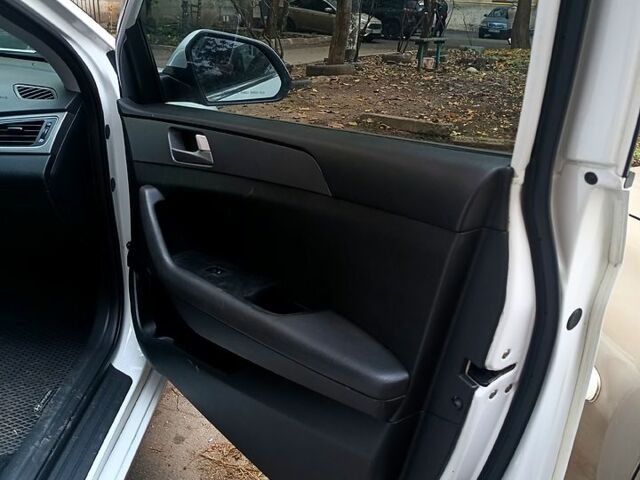 Білий Хендай Соната, об'ємом двигуна 2 л та пробігом 420 тис. км за 9500 $, фото 4 на Automoto.ua