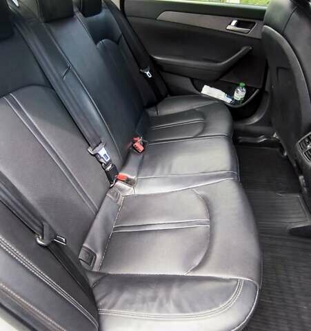 Белый Хендай Соната, объемом двигателя 2 л и пробегом 221 тыс. км за 12000 $, фото 5 на Automoto.ua