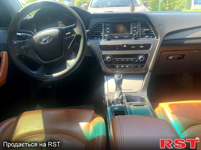 Білий Хендай Соната, об'ємом двигуна 2 л та пробігом 206 тис. км за 7500 $, фото 4 на Automoto.ua