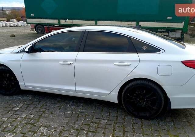 Белый Хендай Соната, объемом двигателя 2.4 л и пробегом 189 тыс. км за 8900 $, фото 2 на Automoto.ua