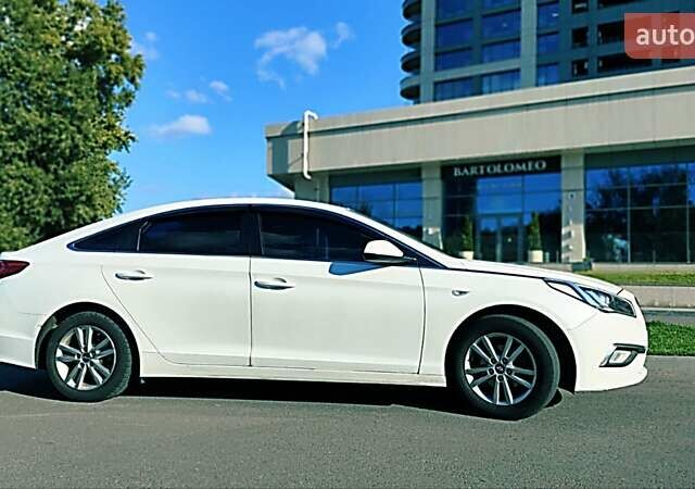 Хендай Соната 2016 в Днепре (Днепропетровске) на Automoto.ua Белый Хендай Соната, объемом двигателя 2 л и пробегом 412 тыс. км за 9999 $, фото 7 на Automoto.ua