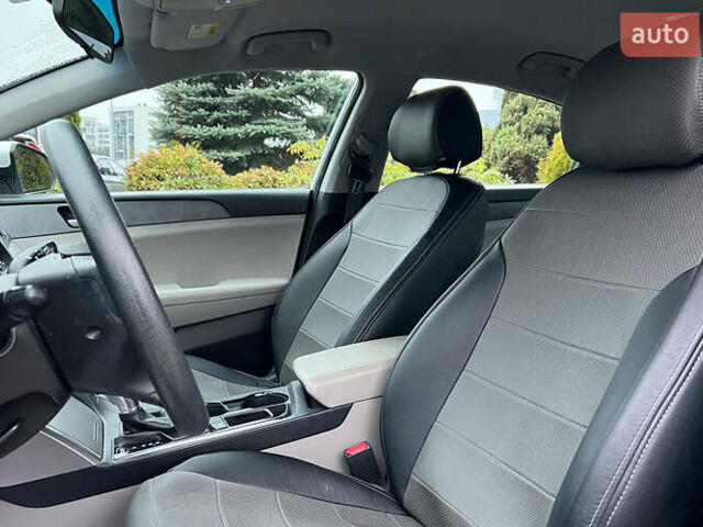 Белый Хендай Соната, объемом двигателя 2.36 л и пробегом 123 тыс. км за 9200 $, фото 8 на Automoto.ua