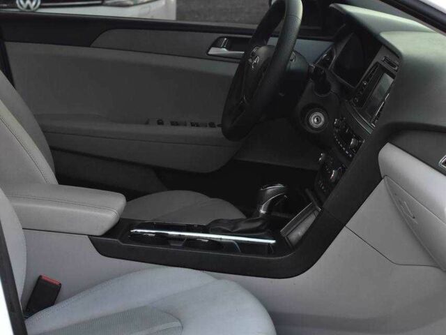 Белый Хендай Соната, объемом двигателя 2.4 л и пробегом 165 тыс. км за 9650 $, фото 12 на Automoto.ua