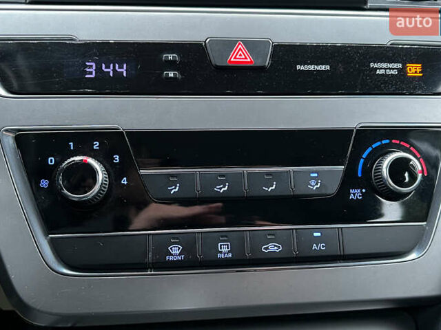 Белый Хендай Соната, объемом двигателя 2.36 л и пробегом 123 тыс. км за 9200 $, фото 16 на Automoto.ua