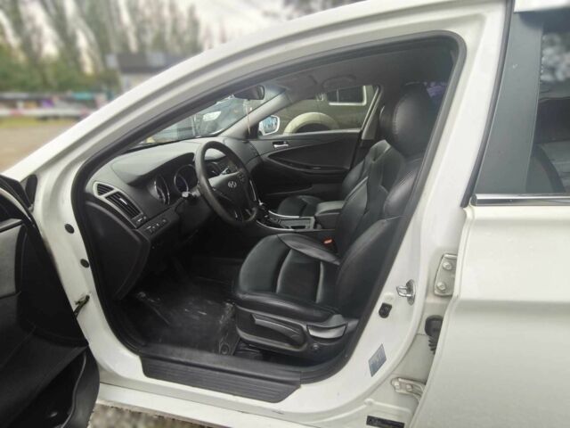 Хендай Соната 2016 в Киеве на Automoto.ua Белый Хендай Соната, объемом двигателя 2 л и пробегом 338 тыс. км за 7800 $, фото 8 на Automoto.ua