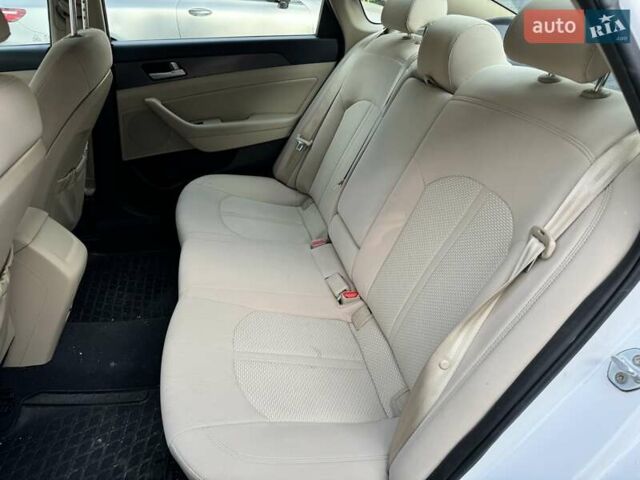 Белый Хендай Соната, объемом двигателя 2.36 л и пробегом 116 тыс. км за 11700 $, фото 7 на Automoto.ua