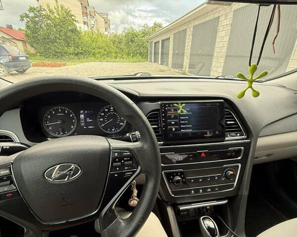 Белый Хендай Соната, объемом двигателя 2.36 л и пробегом 195 тыс. км за 8850 $, фото 21 на Automoto.ua