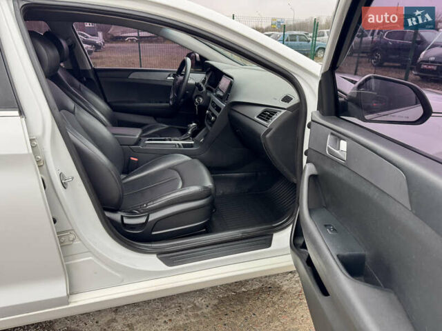 Белый Хендай Соната, объемом двигателя 2 л и пробегом 355 тыс. км за 9900 $, фото 35 на Automoto.ua