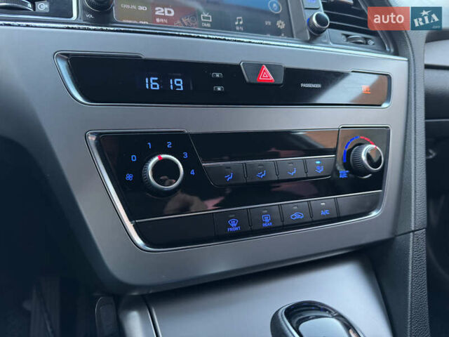 Білий Хендай Соната, об'ємом двигуна 2 л та пробігом 161 тис. км за 9999 $, фото 38 на Automoto.ua