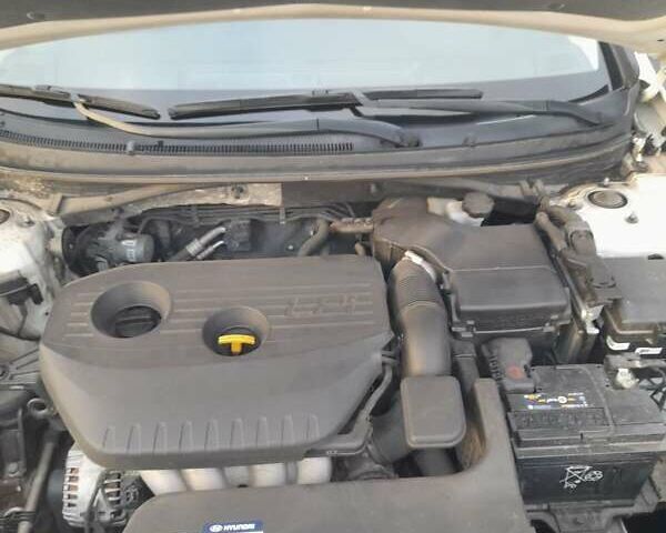 Білий Хендай Соната, об'ємом двигуна 2 л та пробігом 303 тис. км за 11500 $, фото 18 на Automoto.ua