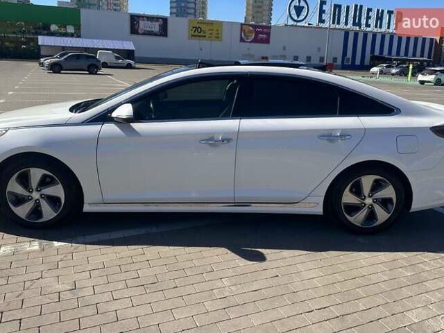 Белый Хендай Соната, объемом двигателя 2.36 л и пробегом 79 тыс. км за 17200 $, фото 3 на Automoto.ua