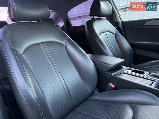 Білий Хендай Соната, об'ємом двигуна 2 л та пробігом 161 тис. км за 9999 $, фото 14 на Automoto.ua