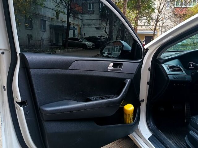 Білий Хендай Соната, об'ємом двигуна 2 л та пробігом 420 тис. км за 9500 $, фото 2 на Automoto.ua