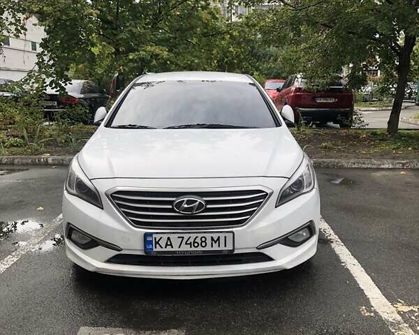 Белый Хендай Соната, объемом двигателя 2 л и пробегом 300 тыс. км за 9000 $, фото 2 на Automoto.ua