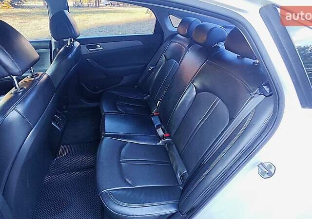 Хендай Соната 2016 в Днепре (Днепропетровске) на Automoto.ua Белый Хендай Соната, объемом двигателя 2 л и пробегом 412 тыс. км за 9999 $, фото 14 на Automoto.ua