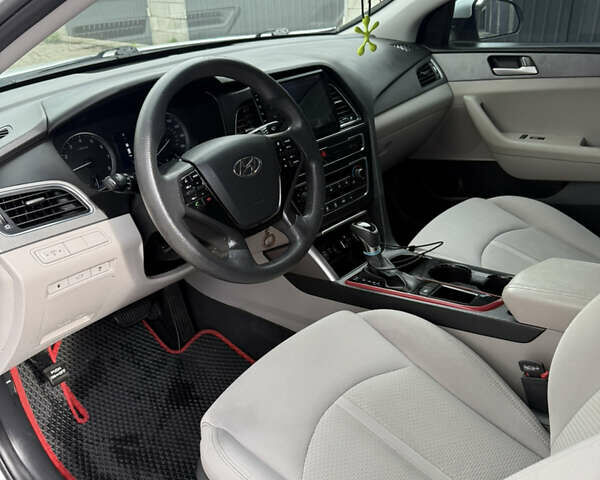 Белый Хендай Соната, объемом двигателя 2.36 л и пробегом 195 тыс. км за 8850 $, фото 11 на Automoto.ua