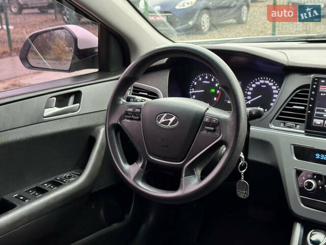 Белый Хендай Соната, объемом двигателя 2 л и пробегом 355 тыс. км за 9900 $, фото 14 на Automoto.ua