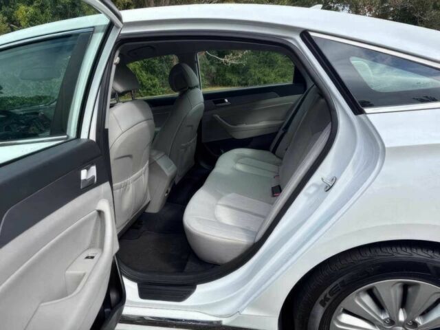 Білий Хендай Соната, об'ємом двигуна 2 л та пробігом 77 тис. км за 6800 $, фото 9 на Automoto.ua