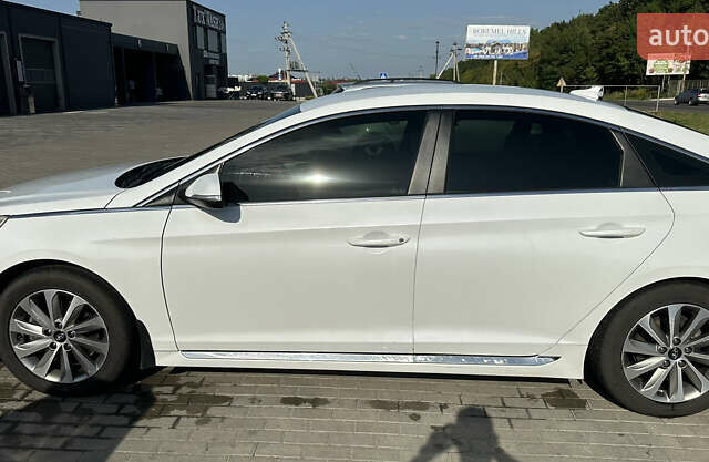 Белый Хендай Соната, объемом двигателя 2.36 л и пробегом 156 тыс. км за 11300 $, фото 3 на Automoto.ua