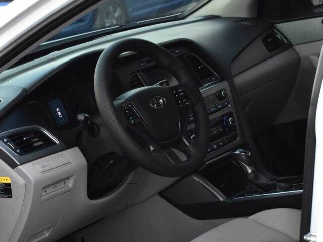 Белый Хендай Соната, объемом двигателя 2.4 л и пробегом 165 тыс. км за 9650 $, фото 6 на Automoto.ua