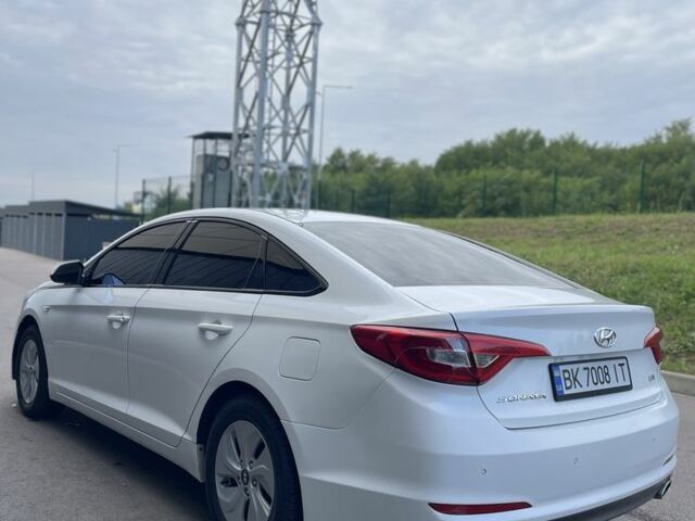 Білий Хендай Соната, об'ємом двигуна 2 л та пробігом 315 тис. км за 7950 $, фото 1 на Automoto.ua