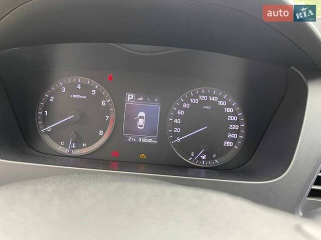 Білий Хендай Соната, об'ємом двигуна 2 л та пробігом 312 тис. км за 9300 $, фото 12 на Automoto.ua