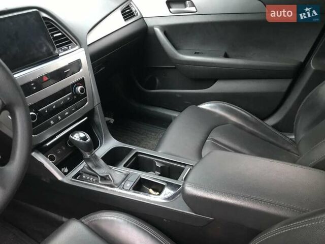 Білий Хендай Соната, об'ємом двигуна 2 л та пробігом 368 тис. км за 5777 $, фото 3 на Automoto.ua