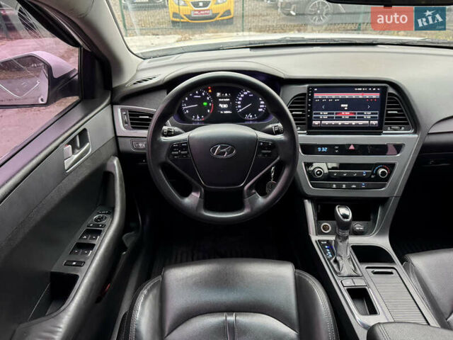 Белый Хендай Соната, объемом двигателя 2 л и пробегом 355 тыс. км за 9900 $, фото 11 на Automoto.ua