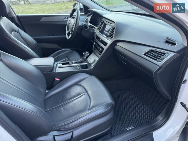 Білий Хендай Соната, об'ємом двигуна 2 л та пробігом 161 тис. км за 9999 $, фото 12 на Automoto.ua