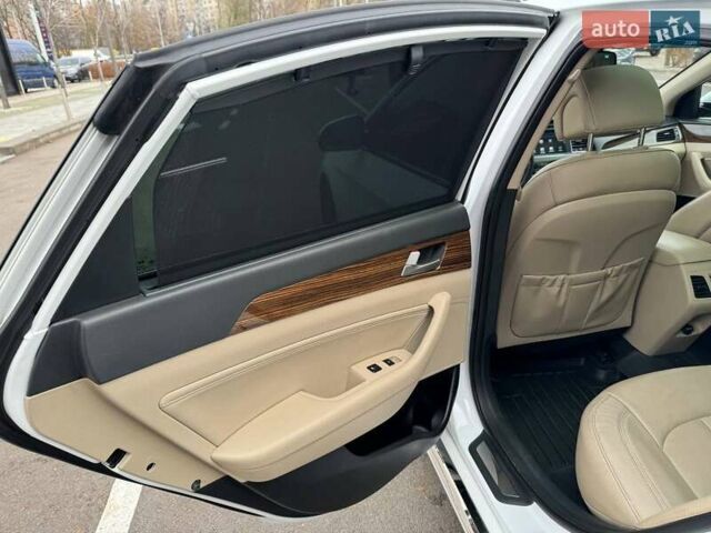 Белый Хендай Соната, объемом двигателя 2.36 л и пробегом 117 тыс. км за 12990 $, фото 30 на Automoto.ua