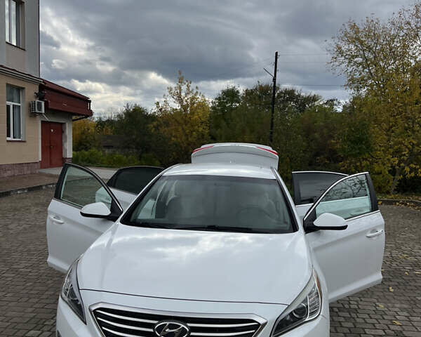 Белый Хендай Соната, объемом двигателя 2.36 л и пробегом 189 тыс. км за 8900 $, фото 5 на Automoto.ua