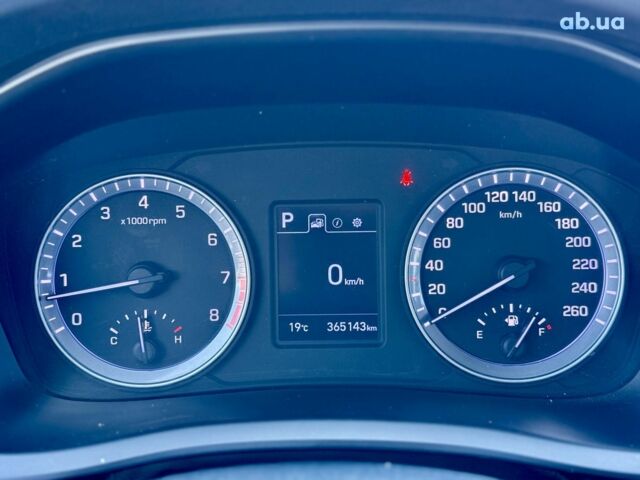 Белый Хендай Соната, объемом двигателя 2 л и пробегом 365 тыс. км за 12800 $, фото 10 на Automoto.ua