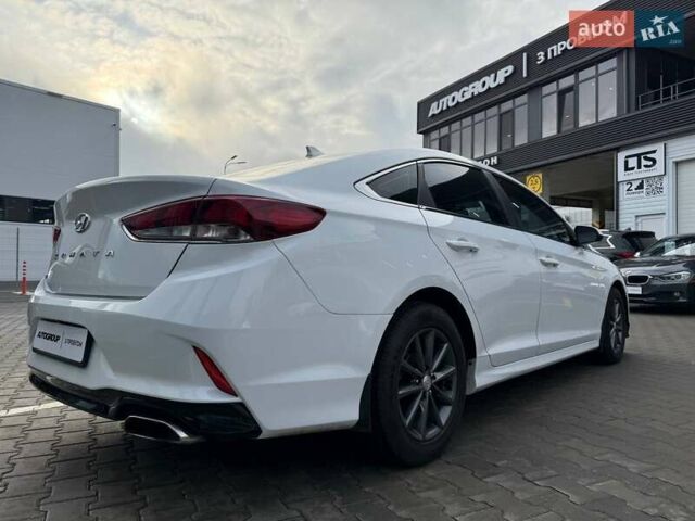 Білий Хендай Соната, об'ємом двигуна 2.36 л та пробігом 57 тис. км за 15950 $, фото 6 на Automoto.ua