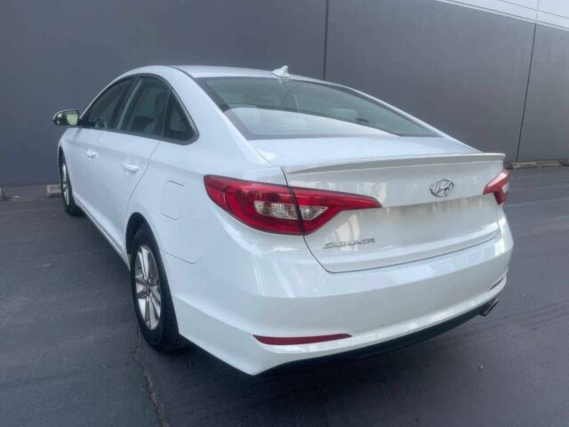 Белый Хендай Соната, объемом двигателя 2.4 л и пробегом 53 тыс. км за 10000 $, фото 5 на Automoto.ua